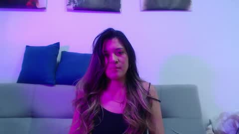 Hanna  online show from April 4, 8:28 pm