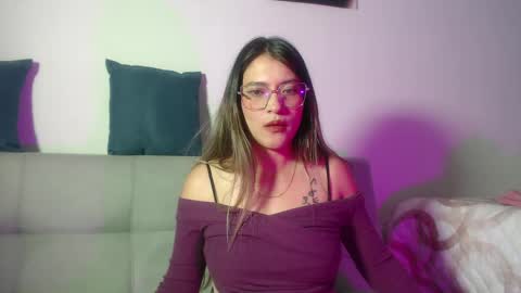 Hanna  online show from April 8, 1:38 am