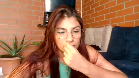 Snapshot of hanna_beily chatting on February 10, 6:13 pm hanna online show from February 10, 6:13 pm