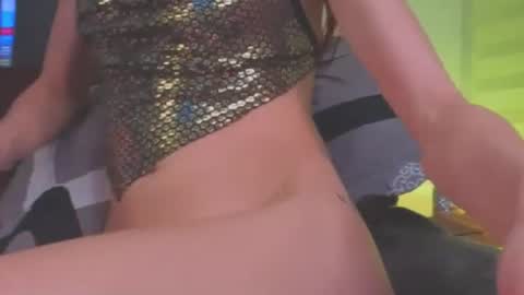 Snapshot of hanna_bellee chatting on August 5, 5:05 pm hanna_bellee online show from August 5, 5:05 pm