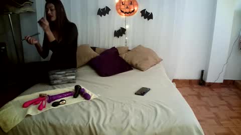 Hanna charming online show from October 5, 5:00 pm