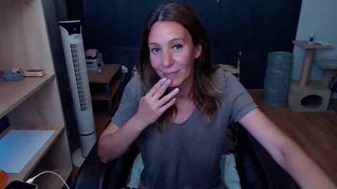hanna_ha online show from June 9, 6:08 pm