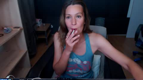 hanna_ha online show from June 25, 8:02 pm