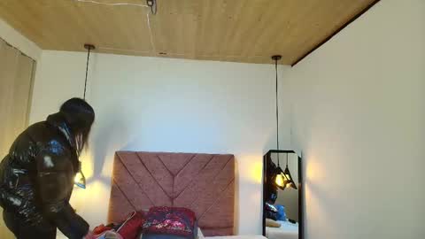  H A N N A  online show from February 14, 10:06 pm