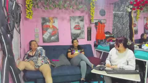 Snapshot of hanna_mature01 chatting on May 12, 1:25 am Hanna online show from May 12, 1:25 am