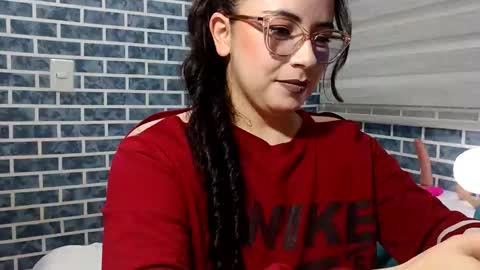 hanna_moons online show from April 8, 1:49 am