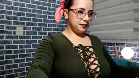 hanna_moons online show from April 13, 3:01 am