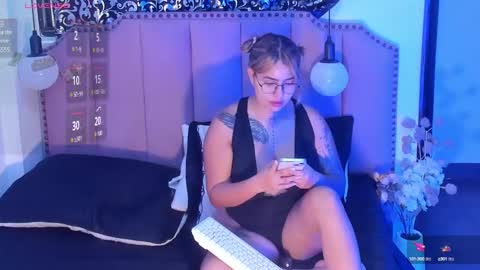 Snapshot of hanna_quuen chatting on February 15, 4:01 pm Hanna online show from February 15, 4:01 pm