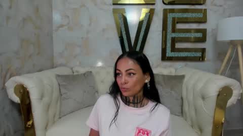 Snapshot of hanna_slut chatting on November 25, 10:15 am EVA online show from November 25, 10:15 am