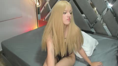 Snapshot of hanna_sweetheart chatting on February 17, 12:56 pm hanna online show from February 17, 12:56 pm