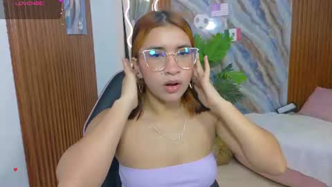 Snapshot of hannaa_tay chatting on July 4, 12:11 pm hannaa online show from July 4, 12:11 pm