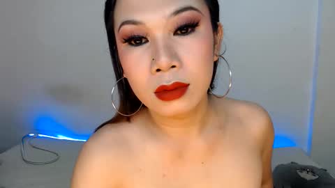 Hannah online show from May 28, 3:04 am