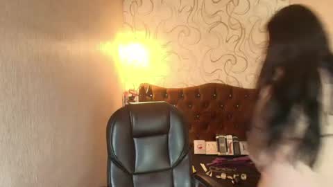 Snapshot of hannacarterr chatting on June 12, 10:47 am Hanna online show from June 12, 10:47 am