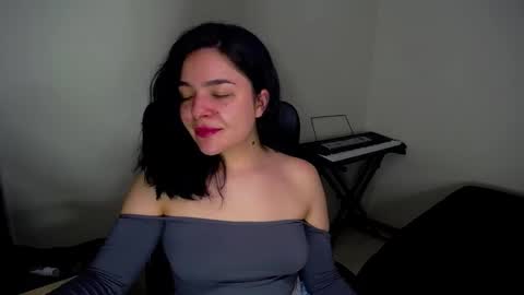 Snapshot of hannaconor chatting on December 24, 4:44 am Aurora Sky online show from December 24, 4:44 am