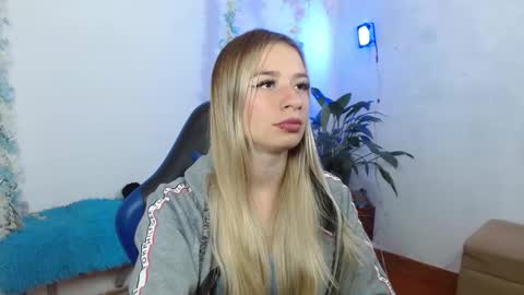 Hannah 027 online show from November 11, 3:39 am