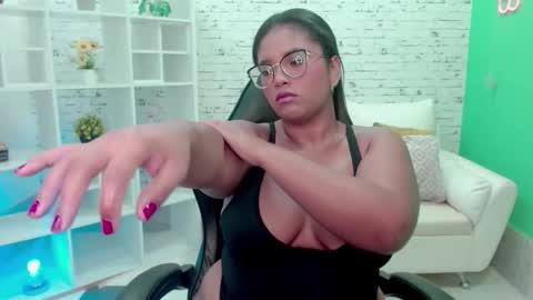 Hannah  online show from October 21, 11:55 am