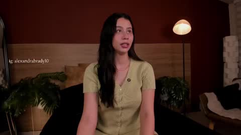 Hannah online show from November 4, 8:52 pm