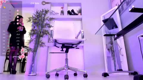 HANNAH HOWELL online show from February 25, 3:49 pm