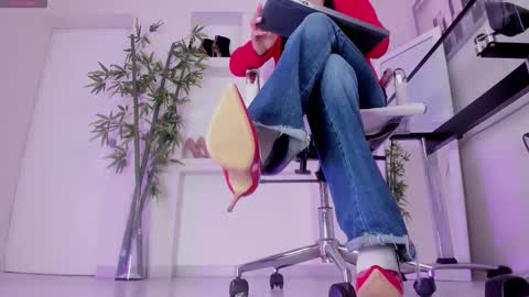 HANNAH HOWELL online show from November 25, 9:42 am