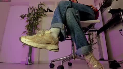 HANNAH HOWELL online show from March 25, 9:37 am