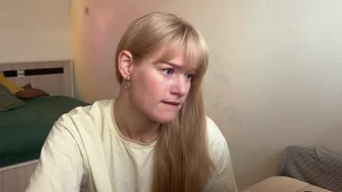 hannah levis  online show from April 8, 5:40 am