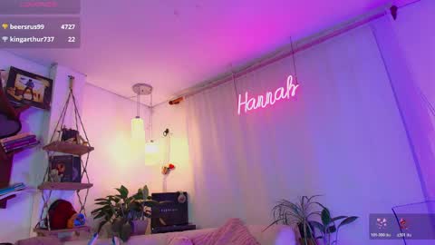 hannah_lovee online show from April 11, 7:45 am