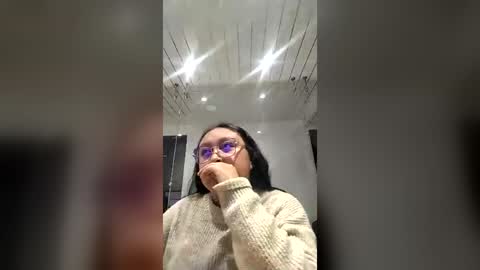 Hannah online show from July 4, 2:01 pm