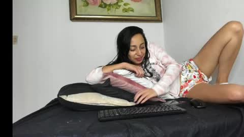 Snapshot of hannah_whitee_ chatting on April 25, 12:08 pm Hannah online show from April 25, 12:08 pm