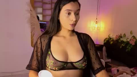 Snapshot of hannah_williams1 chatting on October 23, 9:57 pm Hannah Williams online show from October 23, 9:57 pm