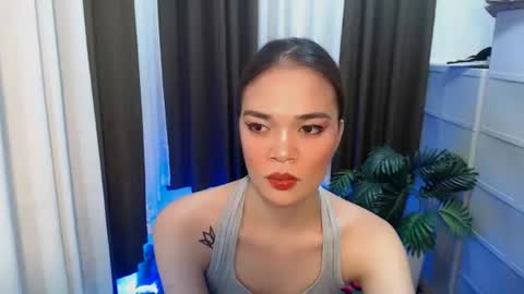 Snapshot of hannahforyou chatting on June 12, 8:57 am HANNAH online show from June 12, 8:57 am
