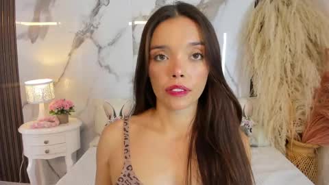 Hannahill69 online show from April 14, 5:13 am