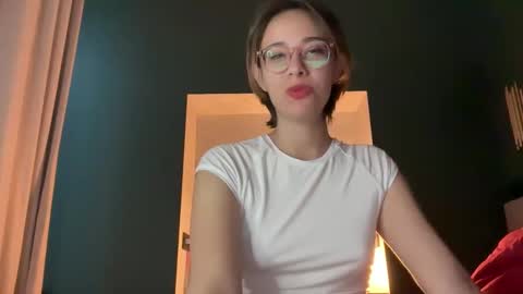 hannahinto online show from March 18, 4:15 am