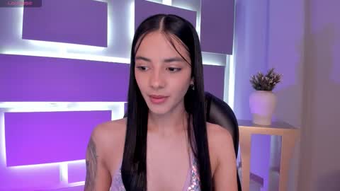 Snapshot of hannahjamesx chatting on September 25, 7:17 pm HANNAH J online show from September 25, 7:17 pm