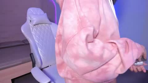 hannahmonttgomery  Help me reach 100 Hands up online show from December 14, 8:13 pm