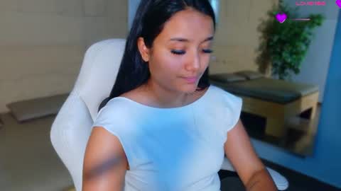 hannahmonttgomery  Help me reach 100 Hands up online show from August 1, 4:17 pm