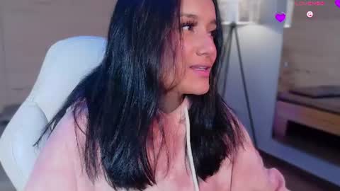 hannahmonttgomery  Help me reach 100 Hands up online show from August 2, 5:17 am