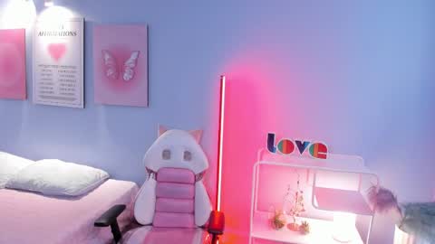 Hannah online show from April 8, 12:27 pm