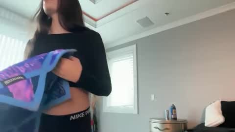 Hannah Taylor online show from February 9, 8:57 pm