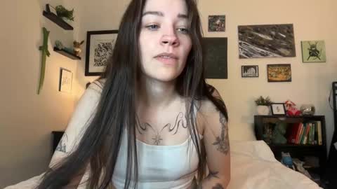 Hannah Taylor online show from February 25, 8:51 pm