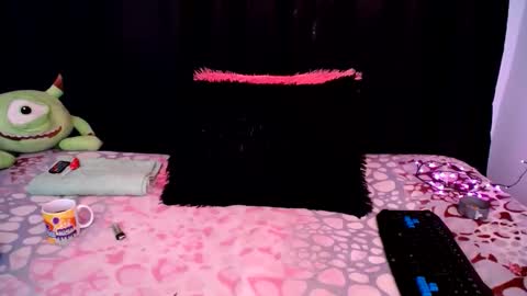 Snapshot of hannaqueen23 chatting on October 19, 12:44 am hannaqueen23 online show from October 19, 12:44 am