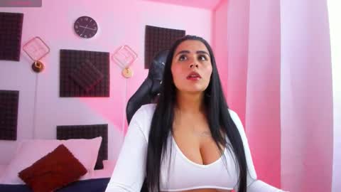 Snapshot of hannarusso chatting on November 9, 2:15 pm Hanna online show from November 9, 2:15 pm