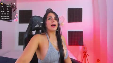 Snapshot of hannarusso chatting on November 22, 8:19 pm Hanna online show from November 22, 8:19 pm