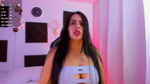 Snapshot of hannarusso chatting on December 13, 9:09 pm Hanna online show from December 13, 9:09 pm