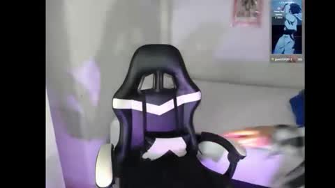 Snapshot of hannasmith_hot chatting on January 15, 1:21 am hanna online show from January 15, 1:21 am