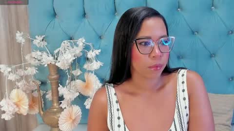 Snapshot of hannnafoxx chatting on December 4, 10:24 am online show from December 4, 10:24 am