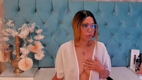 Snapshot of hannnafoxx chatting on December 6, 10:27 am online show from December 6, 10:27 am