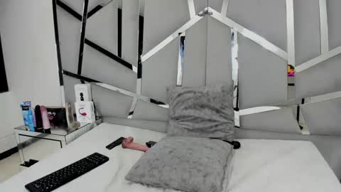 hanny_watson online show from February 15, 4:23 pm