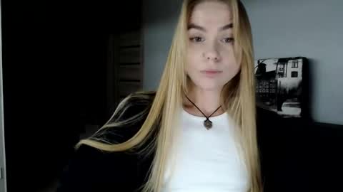 happy_fox_ online show from December 3, 9:12 pm