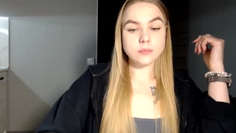 happy_fox_ online show from February 17, 4:15 pm