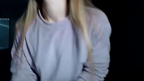 happy_fox_ online show from November 26, 6:09 pm